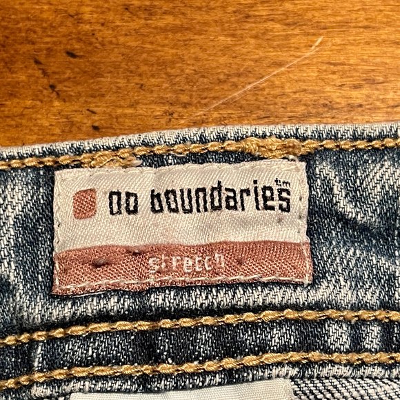 No Boundaries Stretch Denim Shorts Distressed Light Wash Junior 11 S1090-378 - Picture 9 of 10